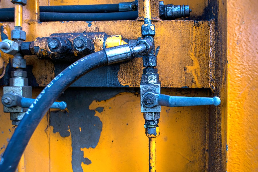 Olej hydrauliczny HL 46 czy HV 46 - który wybrać do swojego systemu hydraulicznego? 2 olej hydrauliczny